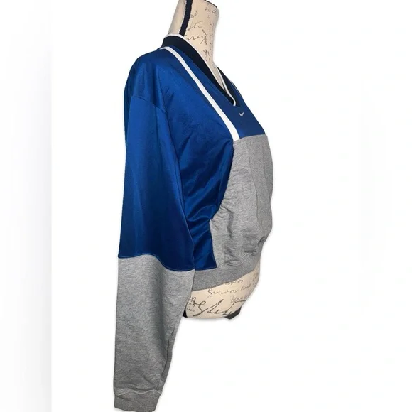 Nike Sweatshirt - Picture 7 of 9